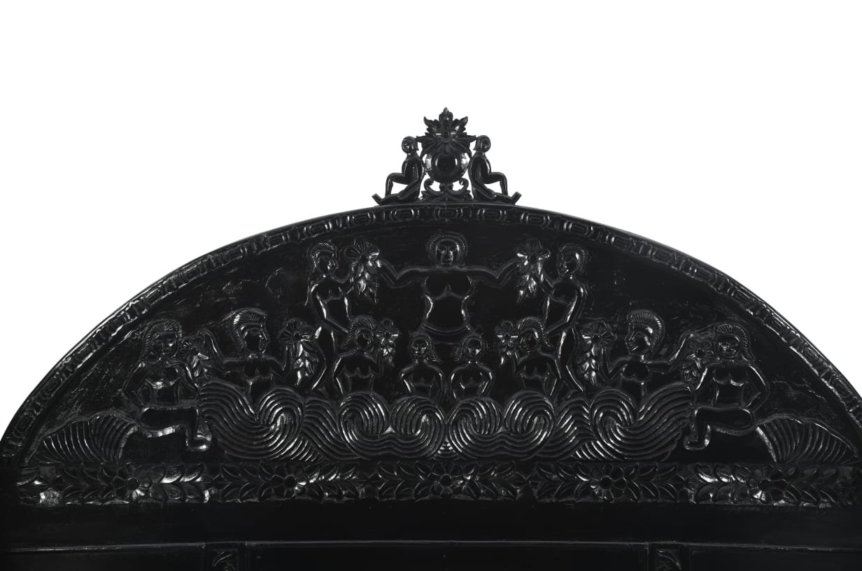 Daze Hand Carved Gothic Platform Bed - HF Commercial Furniture