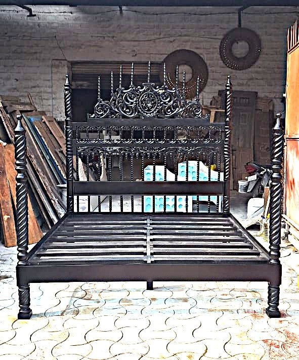 Spiral Kabak Hand Carved Solid Wooden Platform Bed by R-Designs Furniture – handcrafted solid wood furniture made in India